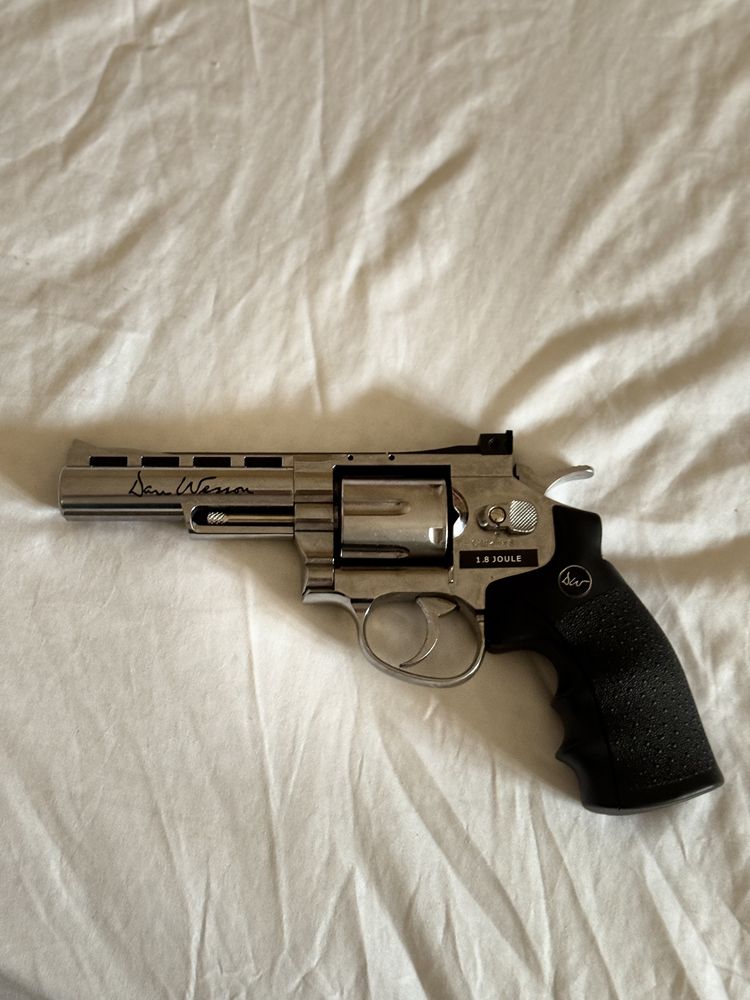 Vnd pistol revolver