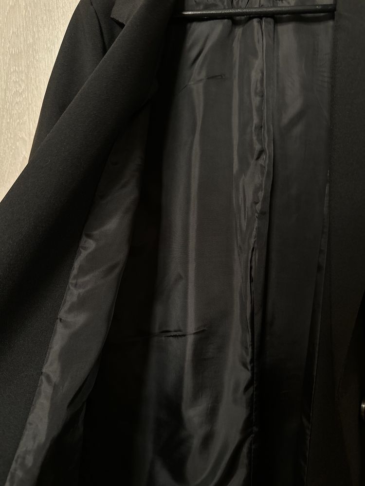 черный костюмный пиджак за 4000тг