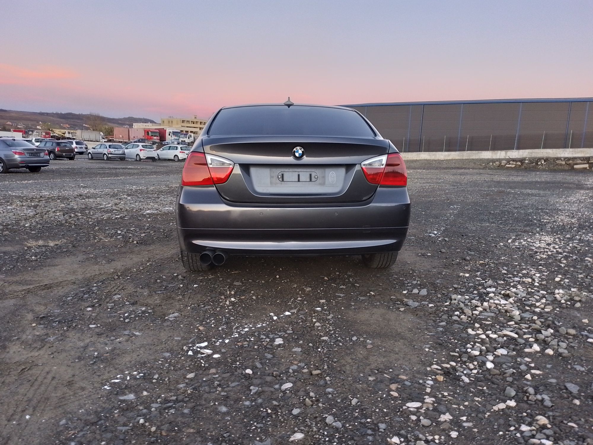 Vând   BMW  320D