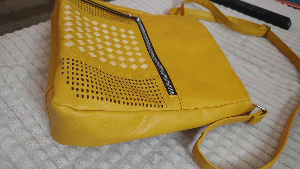 Geanta galbena de umar