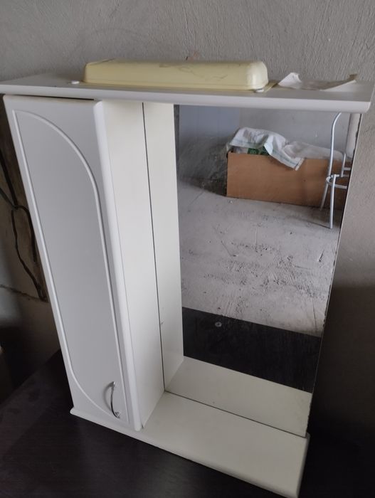 Шкаф с зерколом для ванны