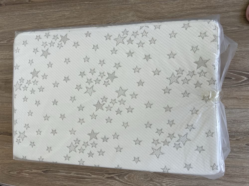 Сгъваем матрак CHIPOLINO 60x120x6 см – бял със сиви звездички
