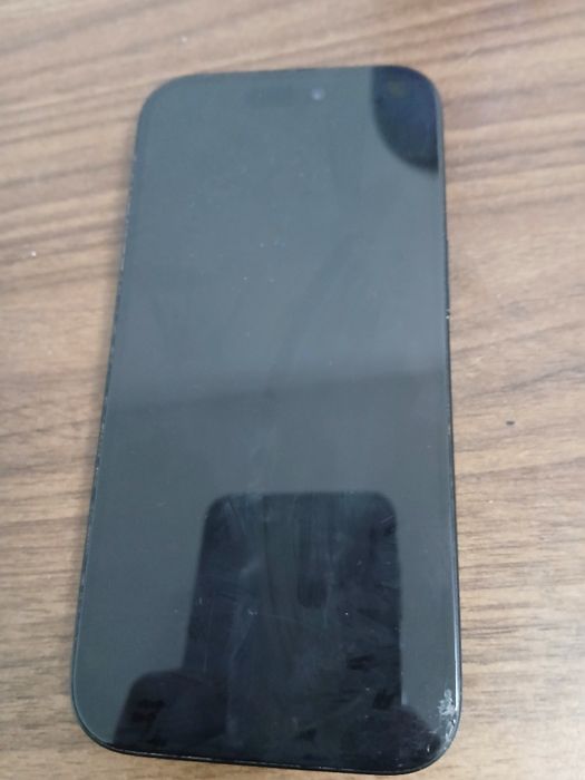 Iphone 15 ușor lovit