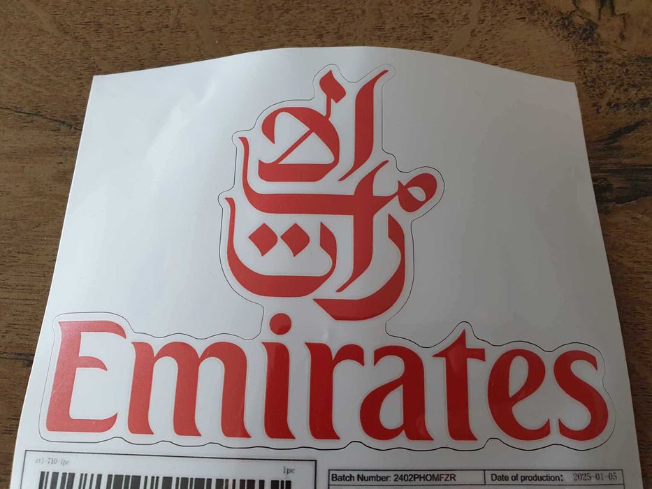 Sticker Emirates – Decorațiune pentru Pasionații de Aviație