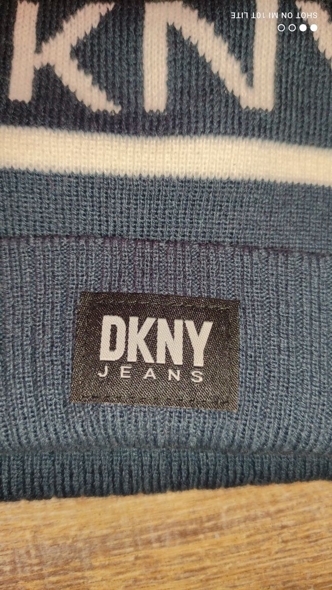 шапка  на   DKNY