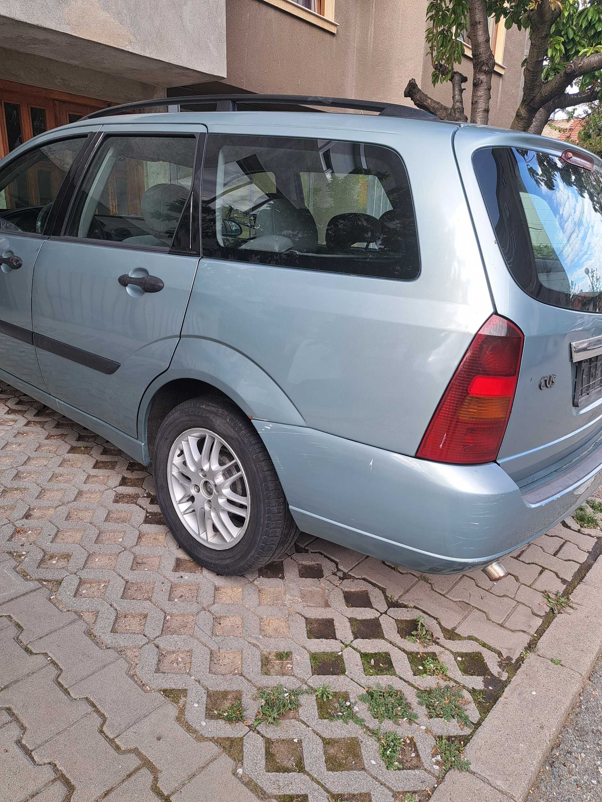 Продавам цяла за части Ford Fokus GHIA 1.8 TDDi 90коня.Колата не пали!