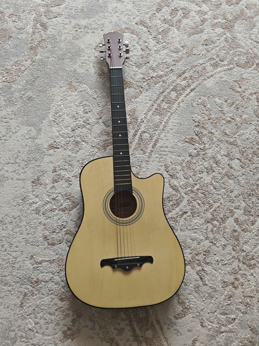 продам гитару 6 струнка