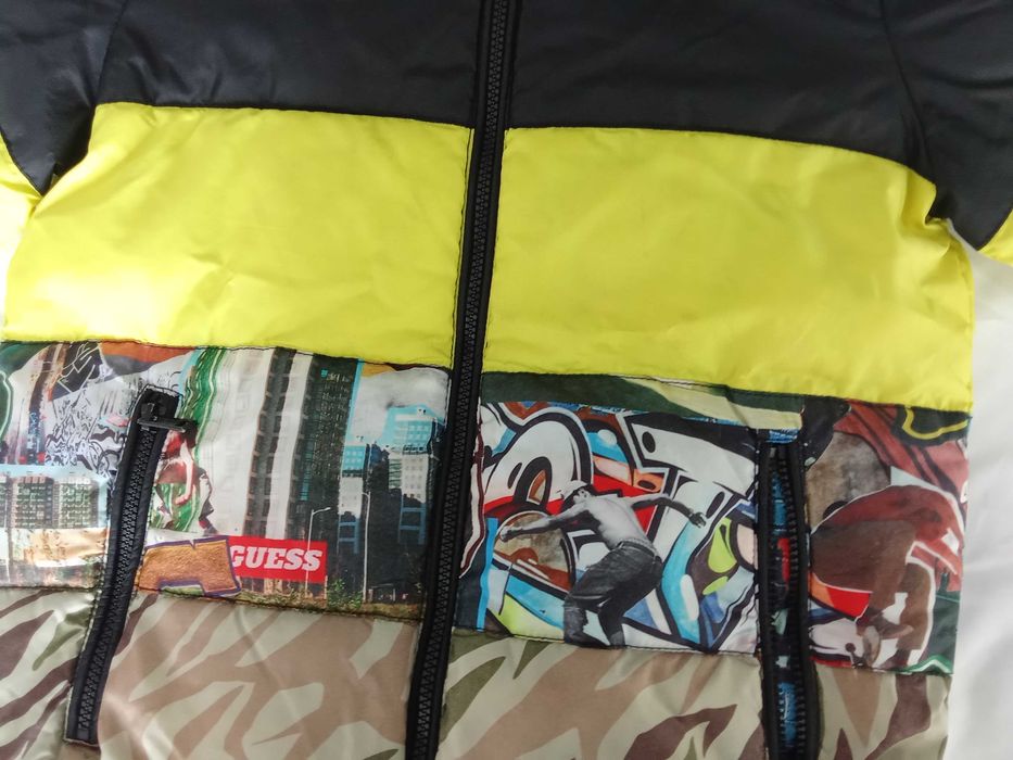 Яке Guess за момче 6г - 60 лв.