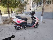 Срочно продам  бензиновый скутер.