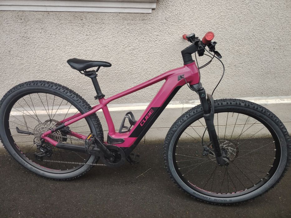 Bicicleta electrica Cube