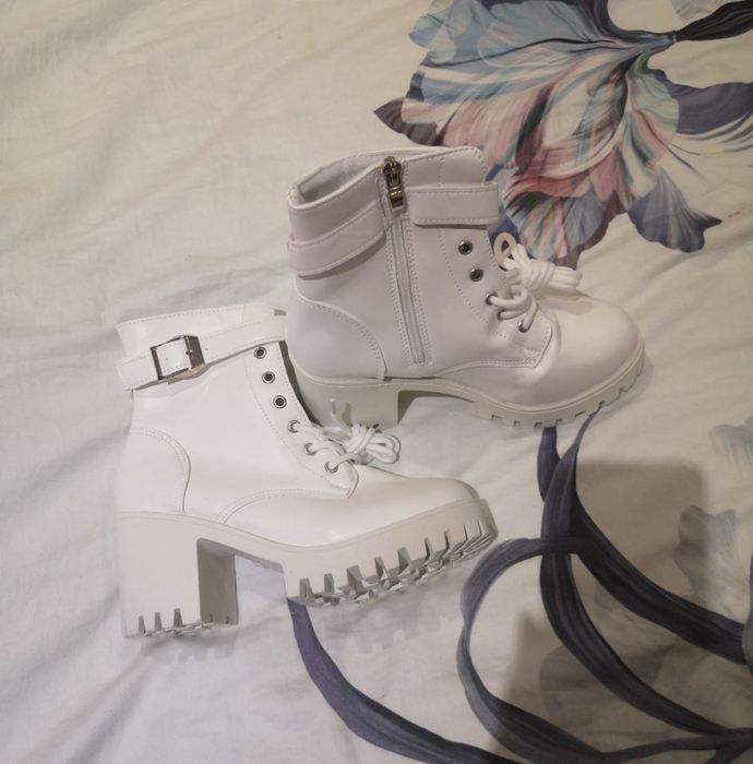 Бели изчистени боти