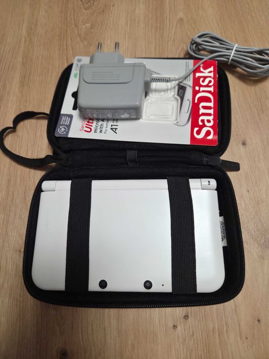 Nintendo 3ds Xl modat cu card Sandisk ultra 128gb impecabil