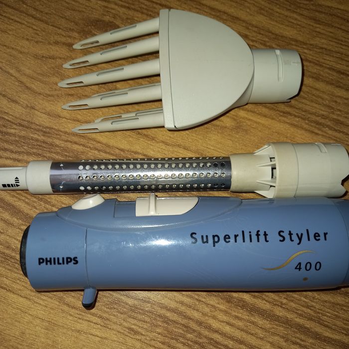 Продам укладочный фен с двумя насадками Phillips в хорошем состоянии.