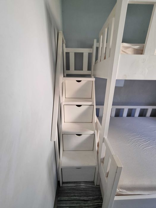 Pat supraetajat lemn masiv