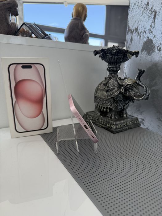 Vand iphone 15 de 128 gb