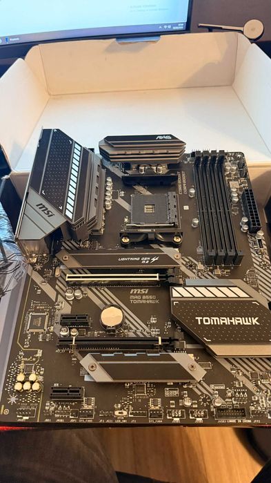 Placa de baza Tomahawk B550 MSI Ryzen AMD Socket AM4 calculator