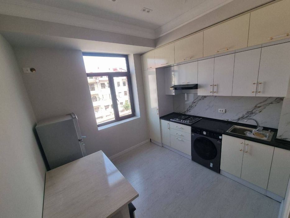 Pushkin metro Bezmakler