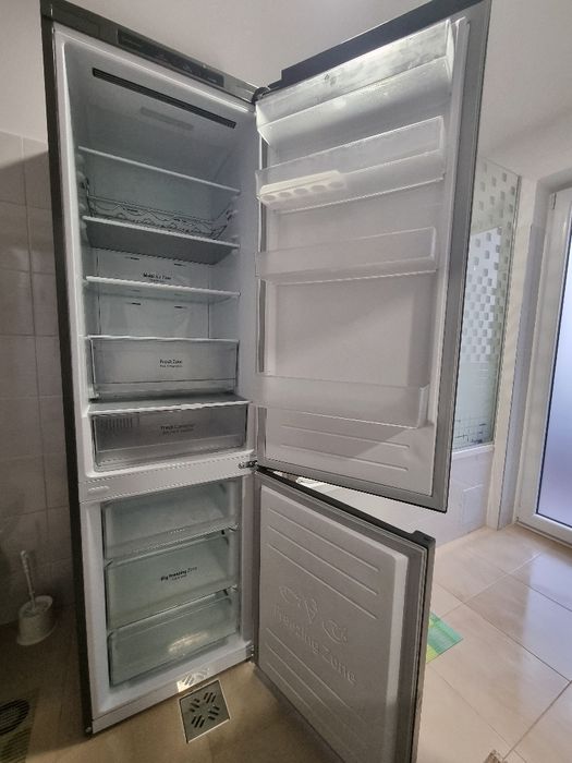 Vând combina frigorifica LG noua in garanție
