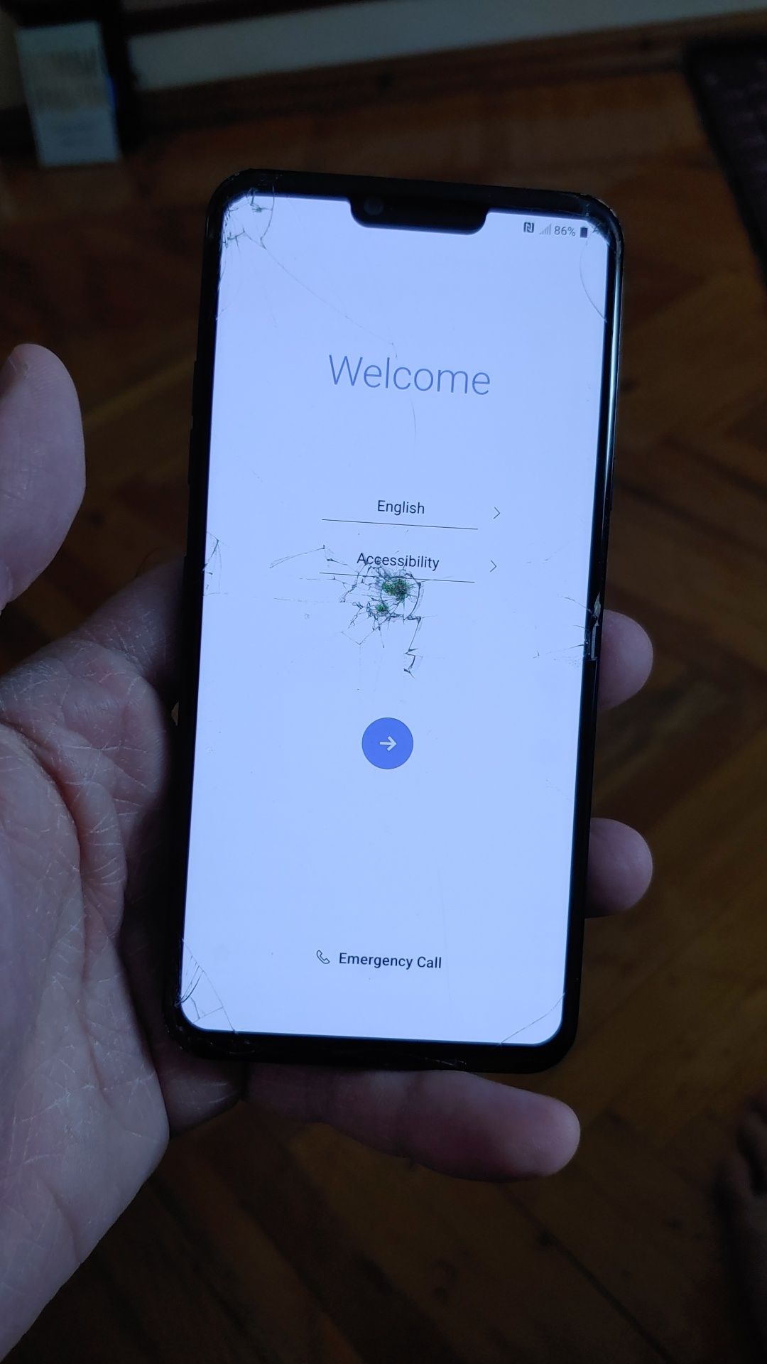 Флагман LG G8 128GB! Все работает отлично! Есть трещина на стекле!