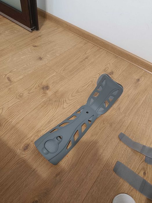 Vând orteză gleznă Walker , Qmed .