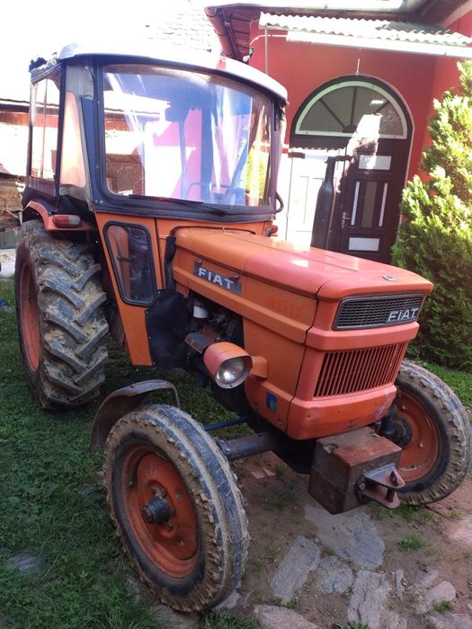 Vând tractor Fiat 450 perfect funcțional cauciucuri noi alternator nou