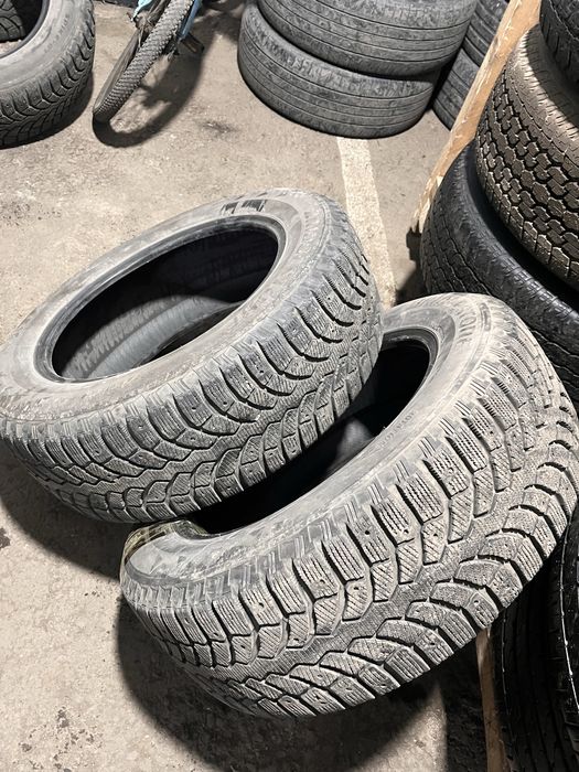Продам зимние шины 235 R18 70 bridgestone blizzak spike 01