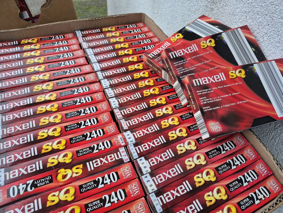 Vând 50 casete video VHS originale Maxell de 240 minute Colectie filme