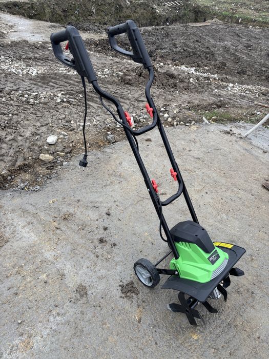 Електрическа фреза Profeco 1050w