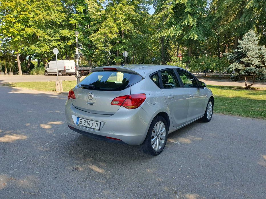 Opel Astra J Hatchback, 2011, 1.6 benzina aspirat, km reali - istoric