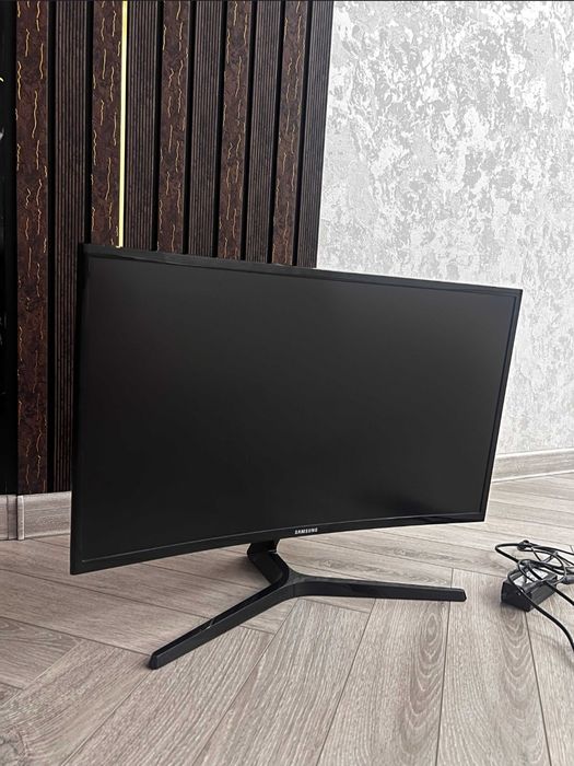 Monitor Samsung 27 lik 65hz FHD holati yaxwi
