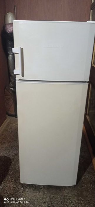 Продавам хладилник LIEBHERR модел  Comfort с горна камера