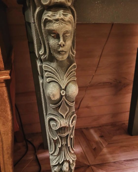 Тоалетка с богати орнаменти