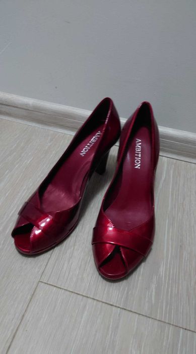 Pantofi lac peeptoe 39 visinii