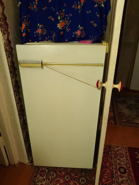 Холодильник б/у.