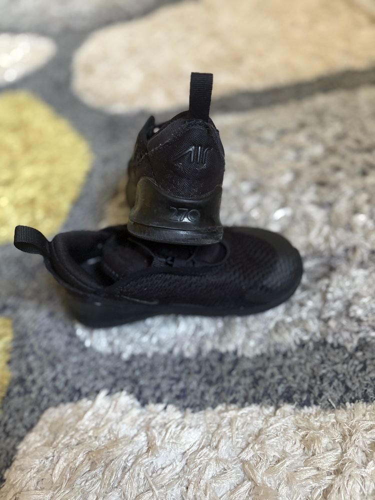 Маратонки nike 27 номер