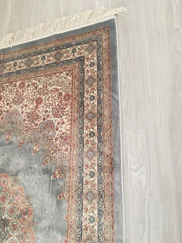 Шёлковый ковёр ручной работы в классическом персидском стиле
