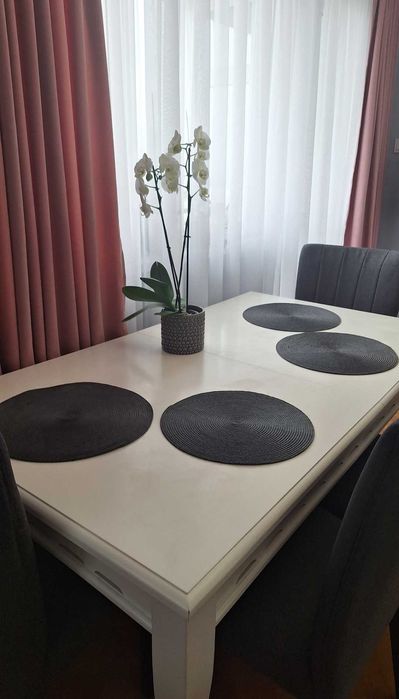 Разтегателна трапезна маса