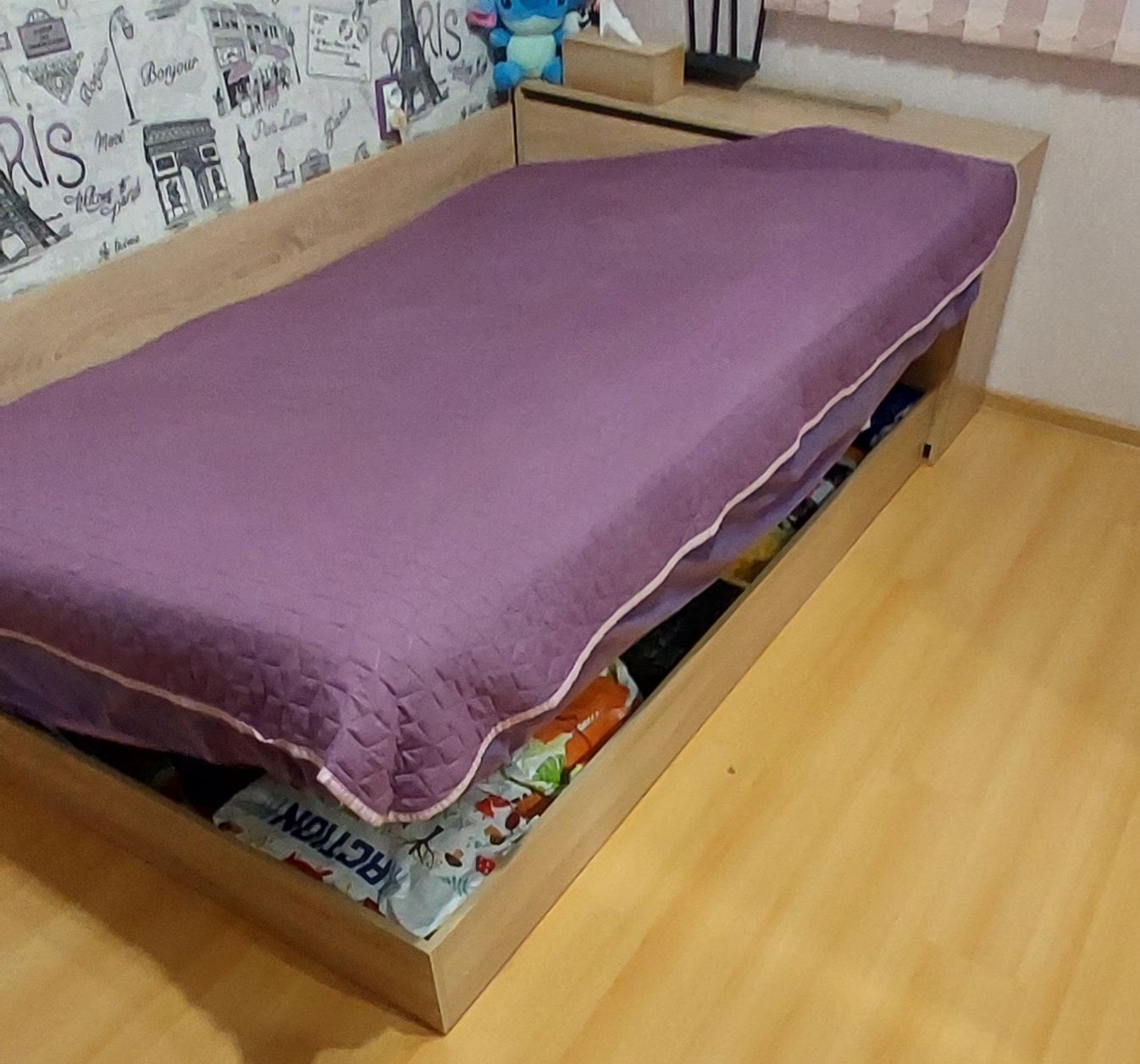 Легло с повдигащ механизъм и ракла