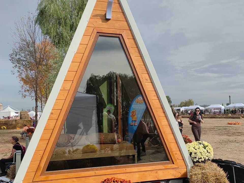 Vând tiny house cu toaletă, încălzire și aer condiționat