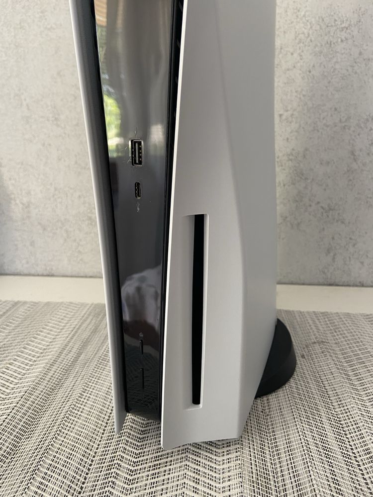 Конзола PS5 Disc Edition + Игра