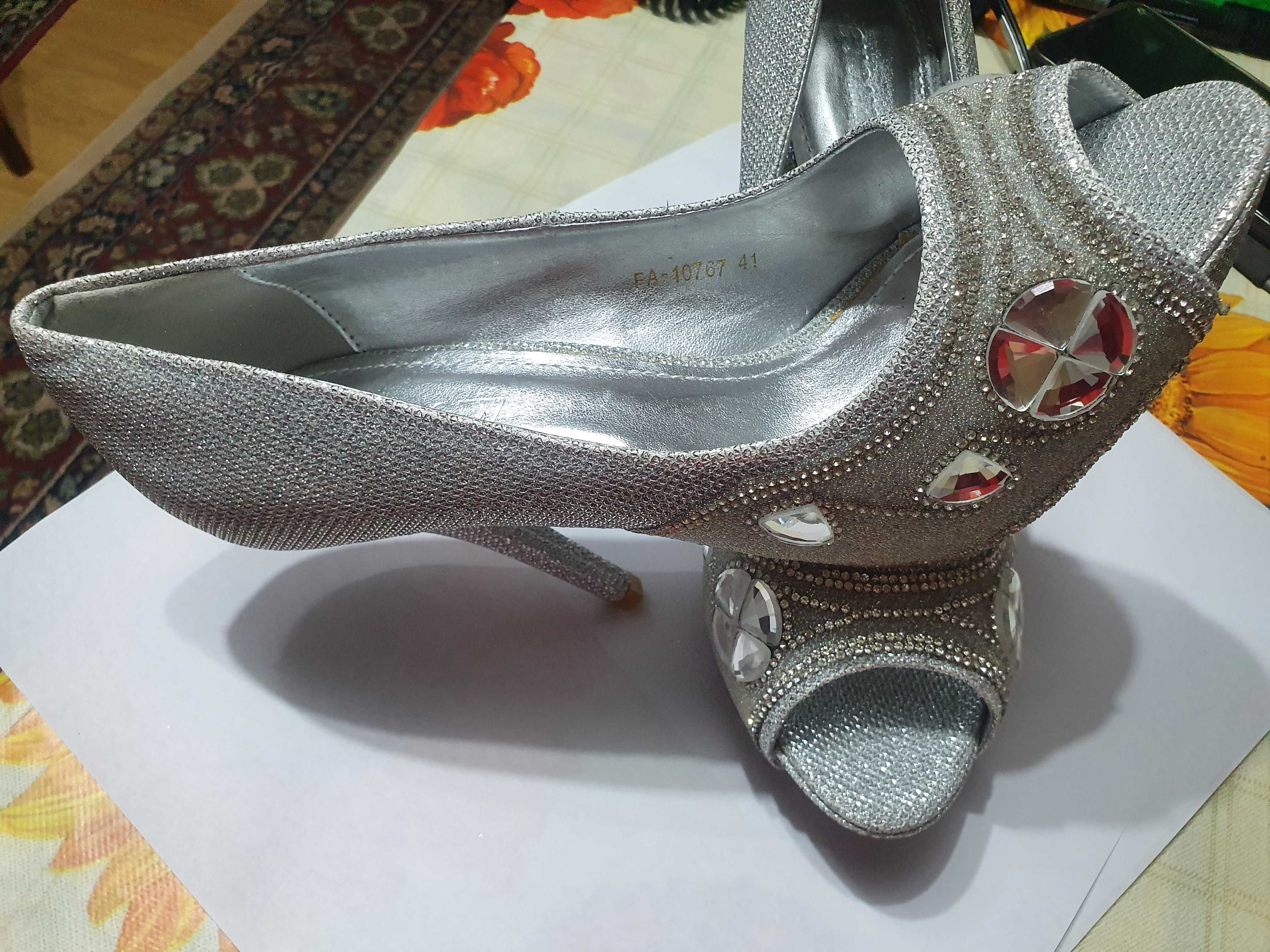 Pantofi eleganti