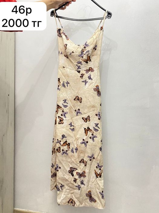 Киімдер сатылады