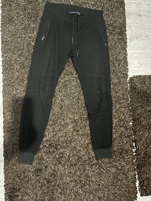 Pantaloni casual marca Zara