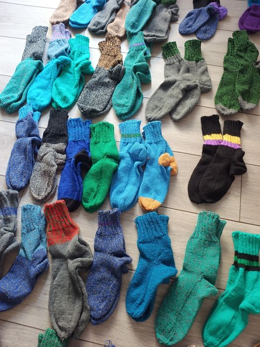 Vând șosete de lână tricotare manual
