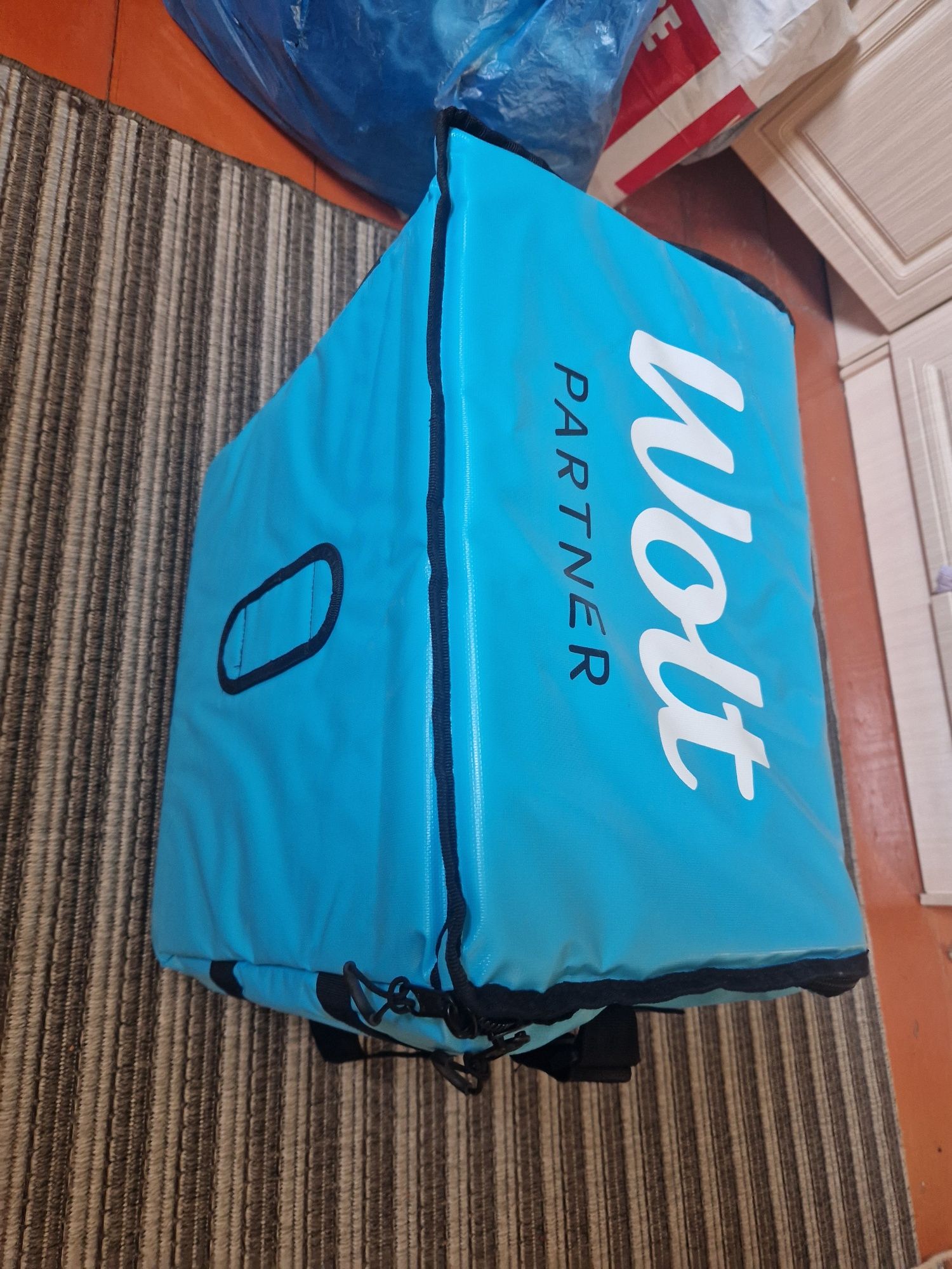 Продам дорожную термосумку wolt