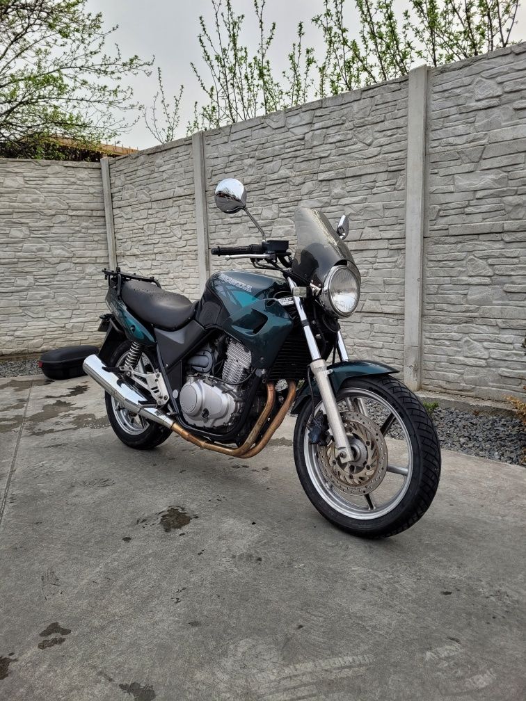 Honda CB 500 1500€