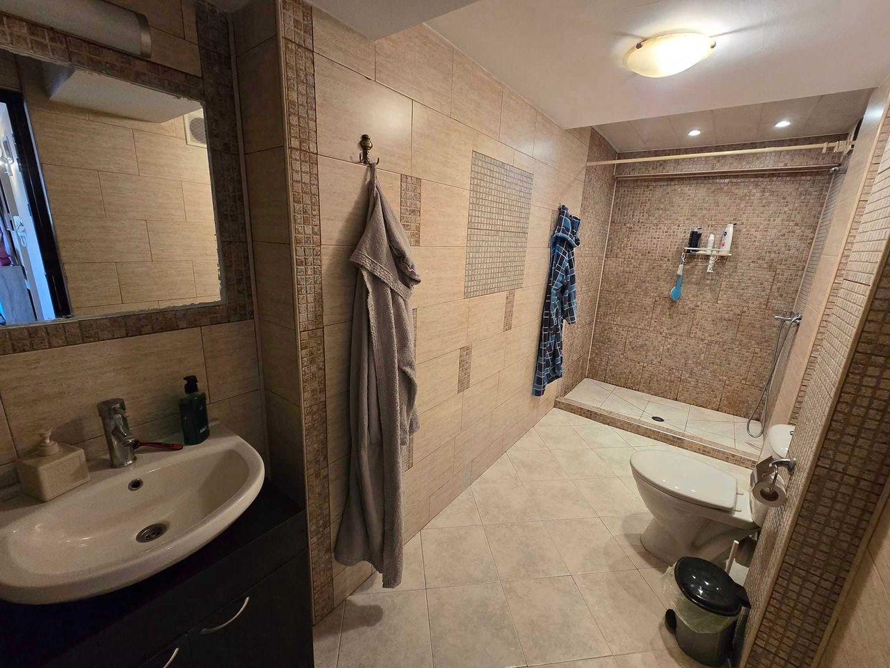 Продава се Двустаен апартамент в Стара Загора, Център - 82 кв.м за 1281 €/кв.м - Снимка #6