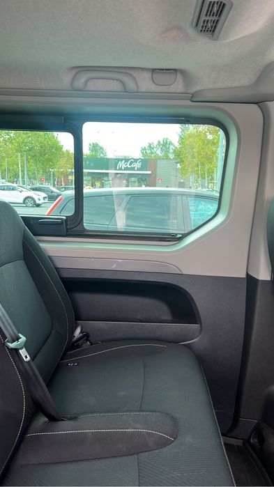 Inchirieri microbuze 8+1 automate transport persoane si auto platforma