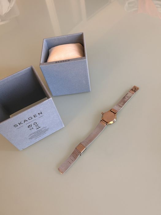 Дамски часовник с камъни Skagen