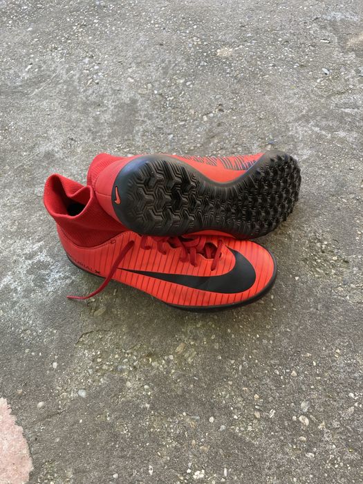 ghete fotbal de sintetic